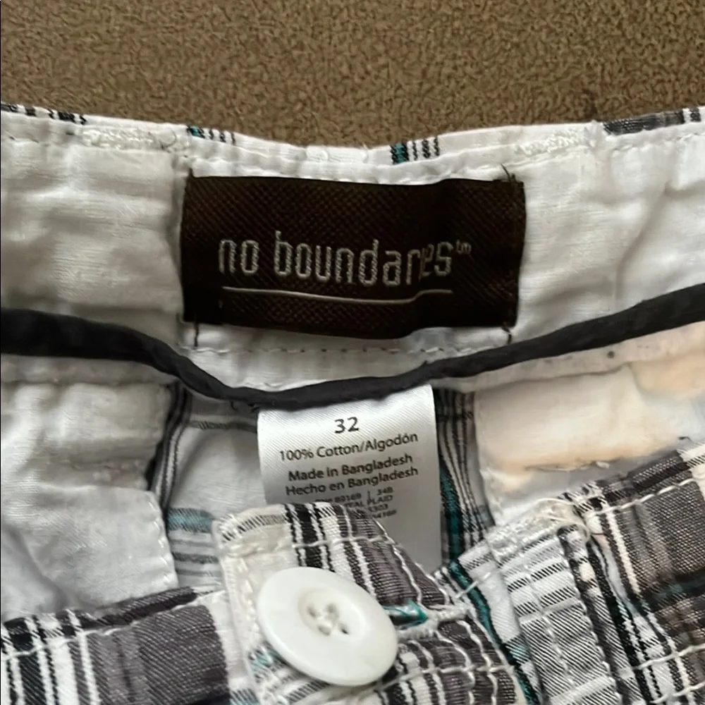 No Boundaries Gray and White Cargo Shorts